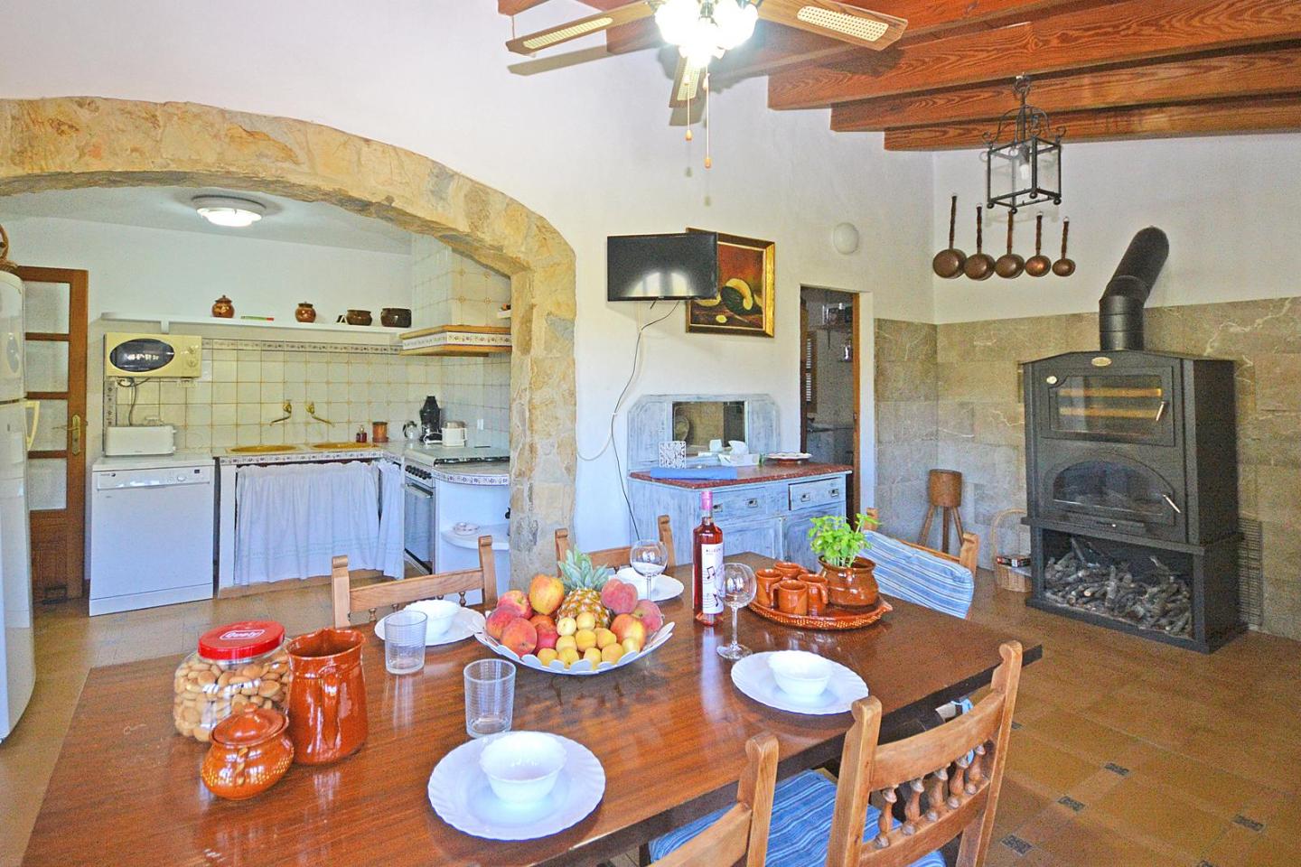 Finca Espinar In Selva Mallorca Centre For 6 Persons To Rent